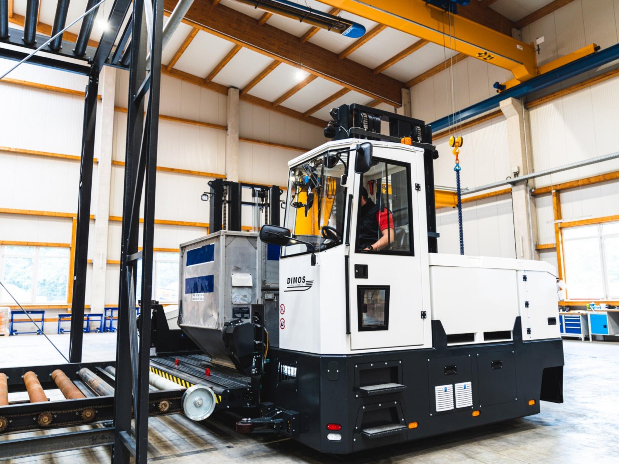 X-Way Mover entlädt ULD